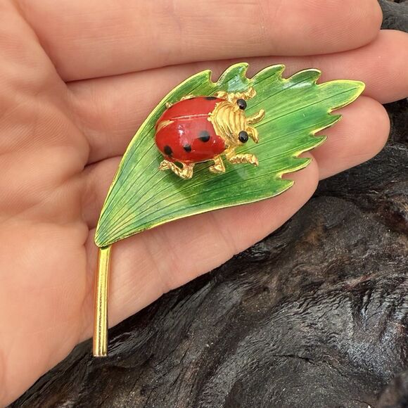 Vintage Hattie Carnegie Lady Bug Green Leaf Brooch Pin Enamel Insect Whimsical - Picture 4 of 8